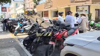 Retiran motos mal estacionadas en el centro de Veracruz 