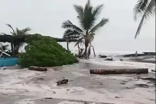 México cierra puertos en el Pacífico por la tormenta Simón, que puede volverse huracán (VIDEO)