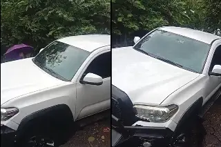 Cae camioneta a socavón en Boca del Río