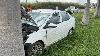 Se estrella sobre la carretera Xalapa-Veracruz este viernes
