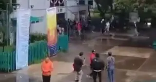 Pánico en bachillerato de Iztapalapa tras ataque con petardos
