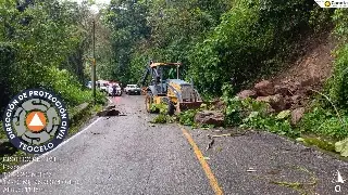 ¿Sigue cerrada la circulación en carretera de Teocelo tras deslaves? 