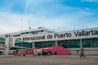 Suspenden vuelos en Puerto Vallarta por huracán Simón 