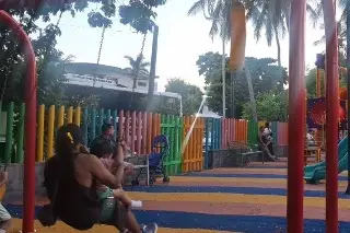 Madres detectan algo extraño en los juegos infantiles de Veracruz; dos personas huyeron