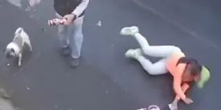 (+ video)  Mujer salta de taxi en movimiento para escapar de presunto asalto en la Ciudad de México