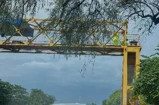 Reparan puente peatonal de Geo Villas del Puerto tras reportes ciudadanos