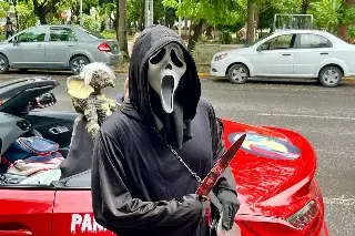 ¡Qué miedo! Sale a comprar tortillas y sorprende con su auto de terror en Veracruz (+ video)