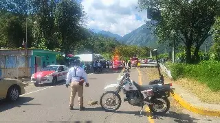 Cierran autopista Ciudad Mendoza-Córdoba por presencia de manifestantes