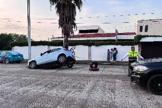 Ayuntamiento pide a CAB reparar daños a vehículo afectado por socavón en Boca del Río