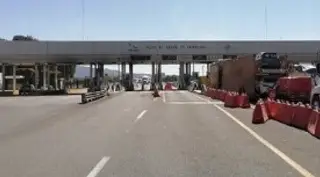 Volcadura de camioneta provoca tráfico en la autopista Acatzingo-Ciudad Mendoza