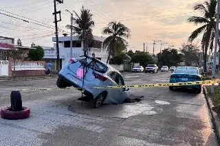 Boca del Río: ¿Quién paga los daños si tu vehículo cae en un socavón?