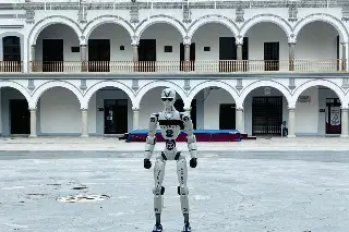 Como de película: robot humanoide sorprende bailando en el centro de Veracruz (VIDEO)