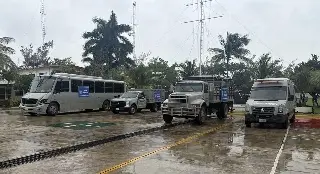 Marina despliega operativo por frente frío en Veracruz; auxilian a familia en Álamo