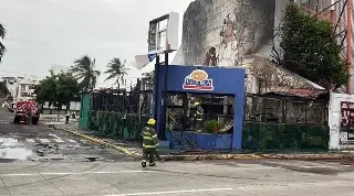 Revelan posibles causas del incendio del restaurante de mariscos en Boca del Río 