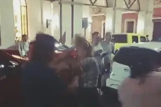 Tamaleras protagonizan pelea en Centro Histórico de Veracruz ¿Por qué fue?