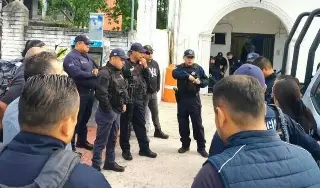 Policías municipales de Emiliano Zapata se manifiestan este martes; esto exigen