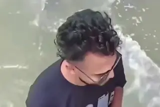 Decidieron grabarse en la playa a pesar de que tenían esta responsabilidad (+Video)