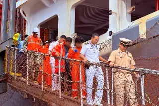 Rescatan a pescadores naufragados en Yucatán y los traen a Veracruz