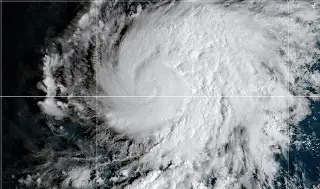 Se forma el huracán Vance. Esta es su ubicación este viernes