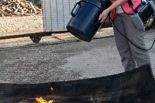 Estudiante mexicana gana medalla de oro con extintor que apaga fuego con sonido