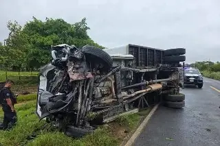 Mueren 3 personas en fatal acidente en carretera de Veracruz