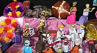 Inauguran altar de muertos dedicado al Mercado Unidad Veracruzana en el Museo de la Ciudad