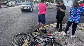 Ciclista es impactado por vehículo en calles de Veracruz 