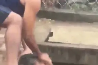 Ahora sí que niña se salvó 'por un pelo' (+Video)