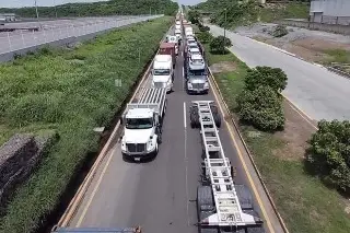 Segob mantiene diálogo con transportistas ante bloqueos