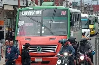 Mujer muere atropellada por urbano en Ciudad Mendoza