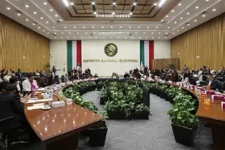 Renuncian tres funcionarios de alto nivel del INE en medio de crisis por contratos