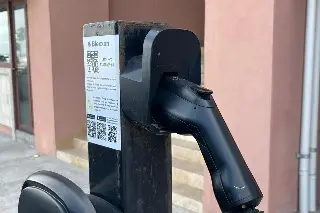 Instalan cargadores para autos eléctricos en bulevar de Boca del Río; así funcionan