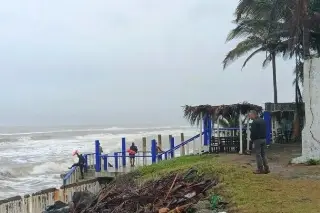 Alemana pierde la vida al intentar salvar a sus hijos en Costa Esmeralda