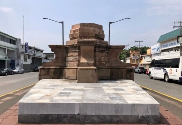 Imagen Proponen colocar estatua de un veracruzano en base ubicada en avenida Miguel Alemán, en Veracruz. ¿A quién propones?