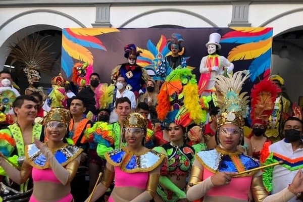 Imagen La elección de reina y rey del Carnaval de Veracruz será por concurso, un jurado evaluará talento, simpatía, conocimiento turístico e historia del carnaval y de la ciudad. ¿Qué opinas?