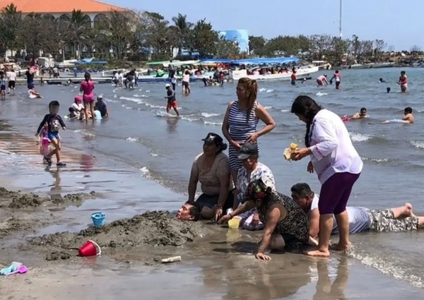 Imagen El gobierno federal otorgará una semana más de vacaciones para maestros y alumnos en el próximo ciclo escolar. ¿Qué opinas? #SondeoXEU