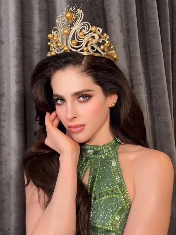 Imagen La tabasqueña Fátima Bosch gana Miss Universo 2025 y le da la cuarta corona a México. ¿Qué opinas? 