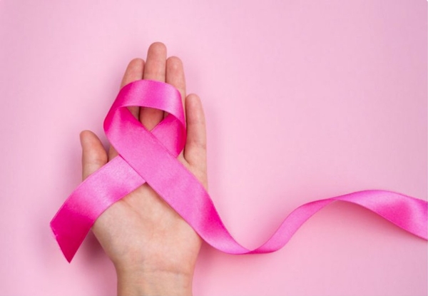 Imagen Hoy es el día de la lucha contra el cáncer de mama; no es exclusivo de mujeres, también puede afectar a adolescentes y a hombres, por lo que es importante identificar las señales de alerta y acudir a revisiones médicas advierten ¿Qué opinas?